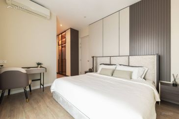 FREEHOLD FULLY FURNISHED CONDOMINIUM HOT IN SUNGAI LONG FOR SALE !!!