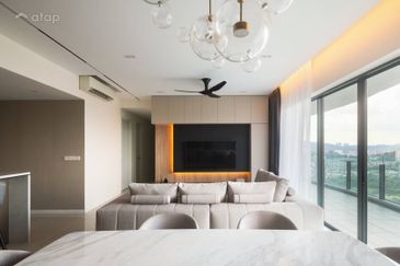 FREEHOLD FULLY FURNISHED CONDOMINIUM HOT IN SUNGAI LONG FOR SALE !!!