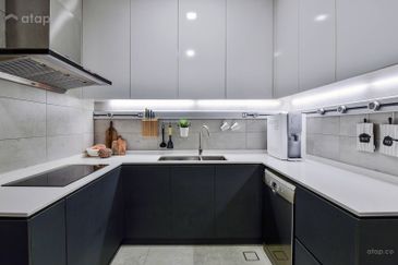 INDIVIDUAL TITLE 1 STOREY LANDED 4 ROOMS HOT SELLING IN MANTIN FOR SALE !!!