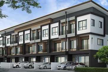 FREEHOLD & CHEAPEST  TOWNHOUSE HOT IN MANTIN FOR SALE !!!