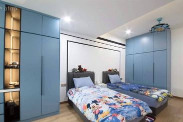 FREEHOLD & CHEAPEST  TOWNHOUSE HOT IN MANTIN FOR SALE !!!