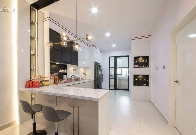 FREEHOLD & CHEAPEST  TOWNHOUSE HOT IN MANTIN FOR SALE !!!