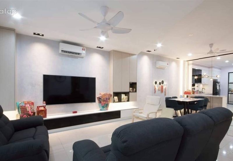 FREEHOLD & CHEAPEST  TOWNHOUSE HOT IN MANTIN FOR SALE !!!