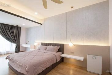 FREEHOLD & CHEAPEST  TOWNHOUSE HOT IN MANTIN FOR SALE !!!