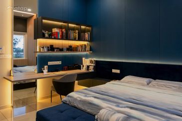 FREEHOLD & CHEAPEST  TOWNHOUSE HOT IN MANTIN FOR SALE !!!