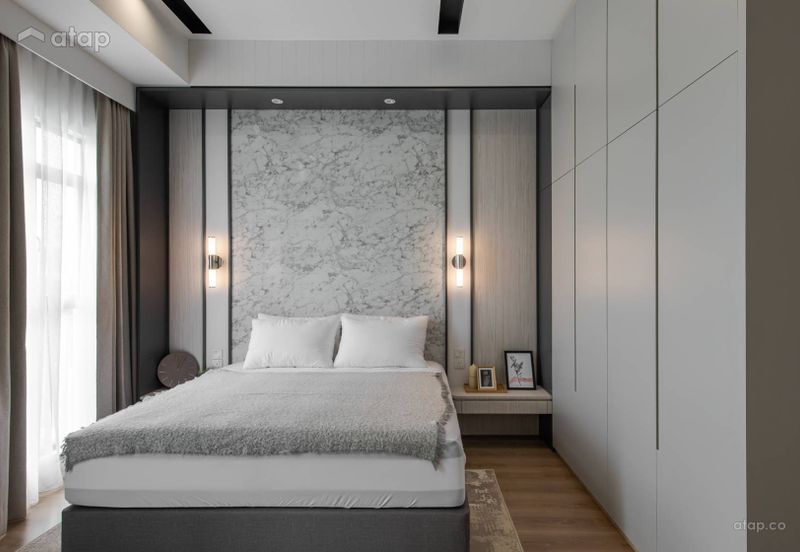 FREEHOLD & CHEAPEST  TOWNHOUSE HOT IN MANTIN FOR SALE !!!