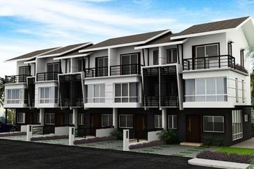 FREEHOLD & CHEAPEST  TOWNHOUSE HOT IN MANTIN FOR SALE !!!