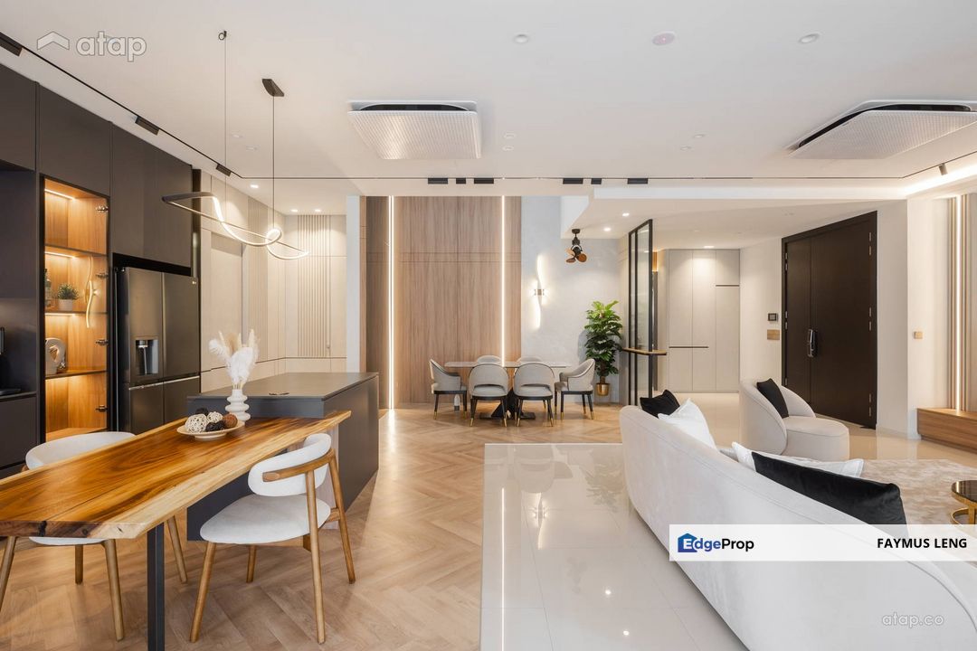 FREEHOLD / INDIVIDUAL TITLE SUPERLINK 2 STOREY END LOT BIG EXTRA LAND HOT IN NILAI FOR SALE !!!, Negeri Sembilan, Nilai