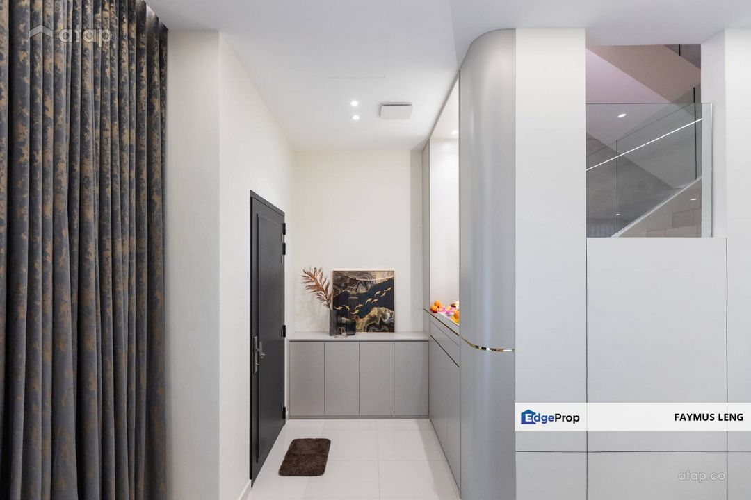 FREEHOLD / INDIVIDUAL TITLE SUPERLINK 2 STOREY LANDED HOUSE 2400 SQFT HOT IN NILAI FOR SALE !!!, Negeri Sembilan, Nilai