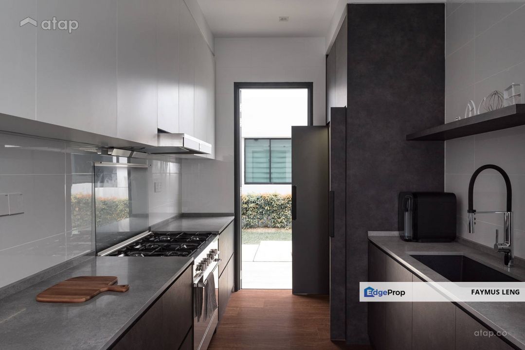 INDIVIDUAL TITLE PREMIUM 1 STOREY END LOT WITH LAND HOT IN SEPANG FOR SALE !!!, Selangor, Kuala Langat