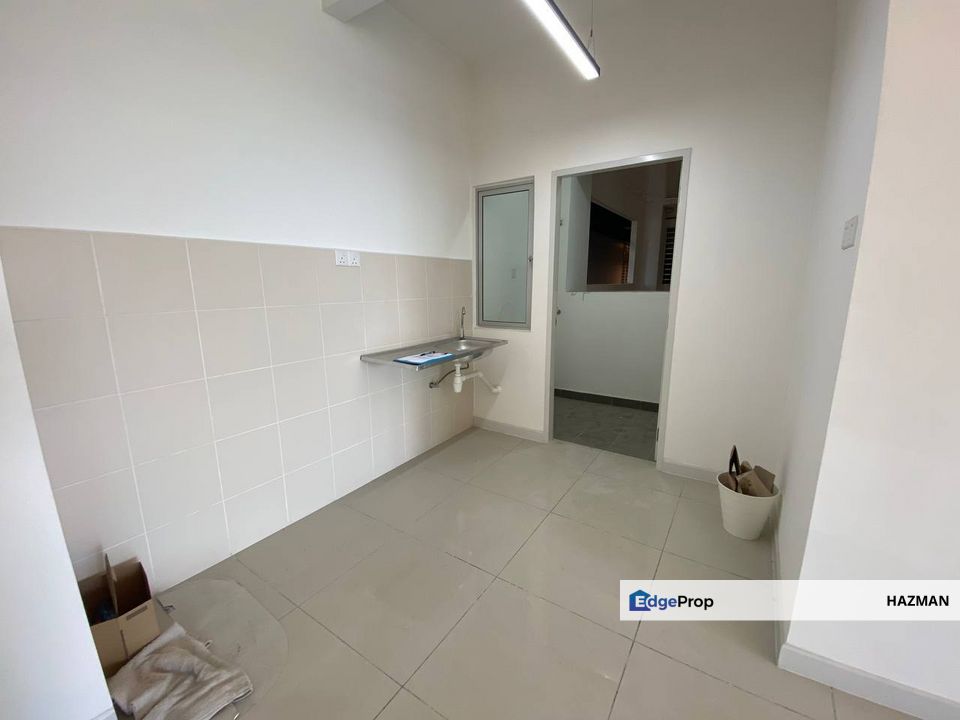 End lot Unit, Savanna Executive Suites, Southville City, Bangi, Selangor, Bangi