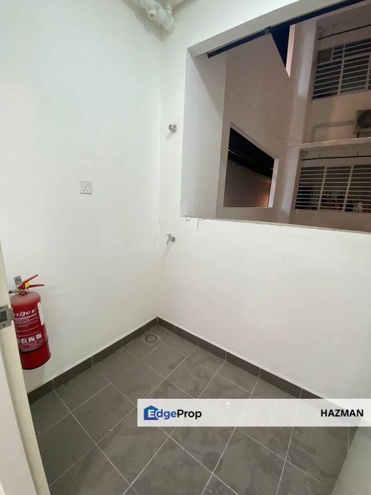 End lot Unit, Savanna Executive Suites, Southville City, Bangi, Selangor, Bangi