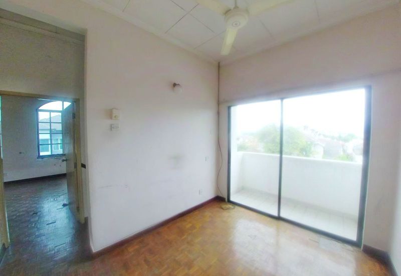 Jalan Suasana, Bandar Tun Hussein Onn