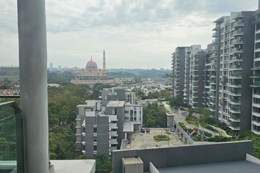 Aura Residence @ Precint 8