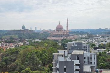 Aura Residence @ Precint 8