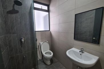 Aura Residence @ Precint 8