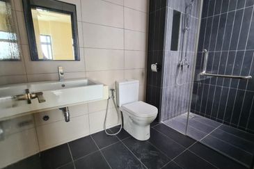 Aura Residence @ Precint 8