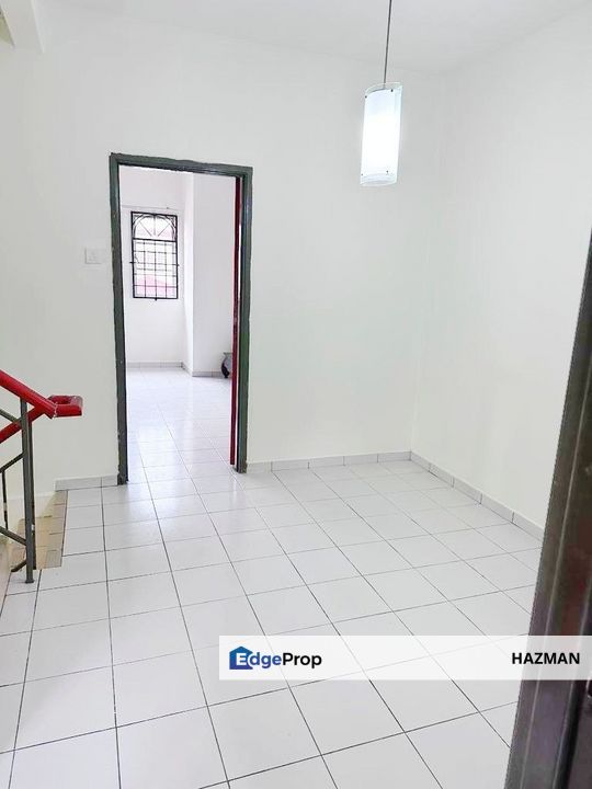 Walking Distance to MRT Bukit Dukung & Surau Al-Falah, 2.5 Storey House, Taman Kurnia Indah, Kajang, Selangor, Kajang