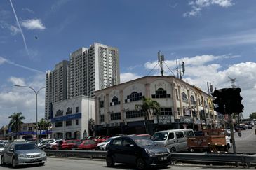 Pusat Perdagangan Seri Kembangan