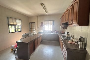 SL 8, Bandar Sungai Long