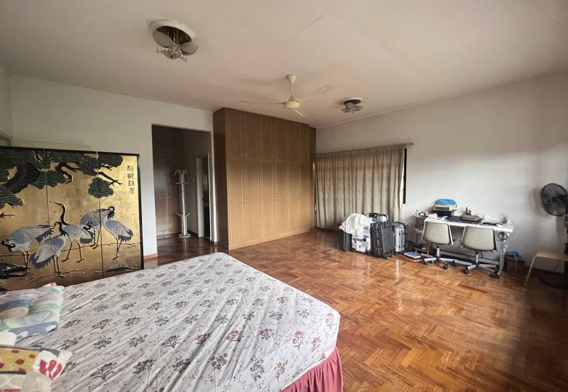 SL 8, Bandar Sungai Long