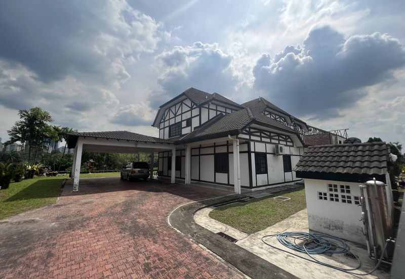 SL 8, Bandar Sungai Long