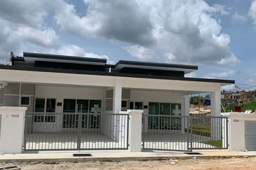  ALL LEGAL FEES FREE 1 Storey COMPLETED Terrace Mantin