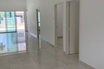  ALL LEGAL FEES FREE 1 Storey COMPLETED Terrace Mantin