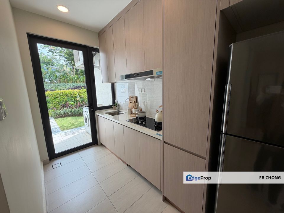 NEW TOWN VILLA 26X75 SPACIOUS DESIGN, Selangor, Semenyih