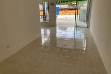 FREEHOLD 0 DOWNPAYMENT New 1 Storey TERRACE FULL LOAN 5min Mantin Town 