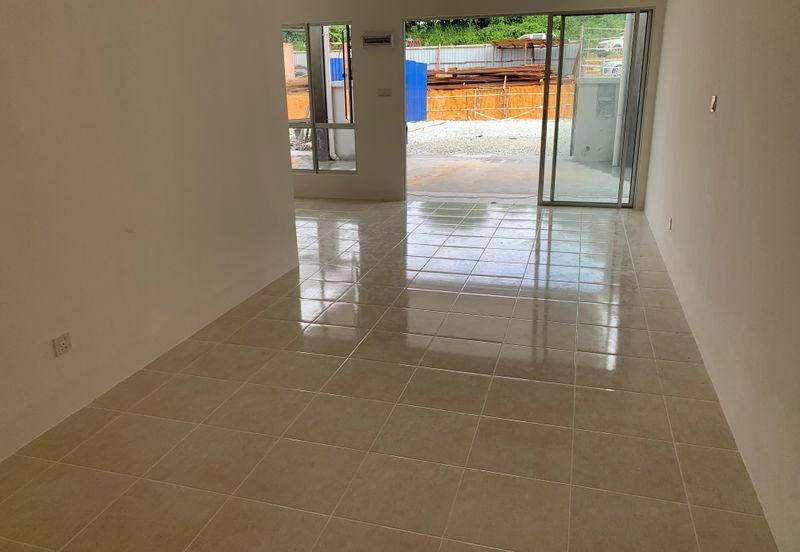 FREEHOLD 0 DOWNPAYMENT New 1 Storey TERRACE FULL LOAN 5min Mantin Town 