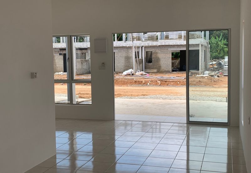 FREEHOLD 0 DOWNPAYMENT New 1 Storey TERRACE FULL LOAN 5min Mantin Town 