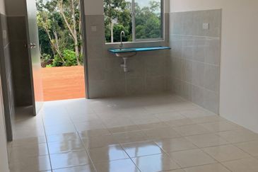 FREEHOLD 0 DOWNPAYMENT New 1 Storey TERRACE FULL LOAN 5min Mantin Town 