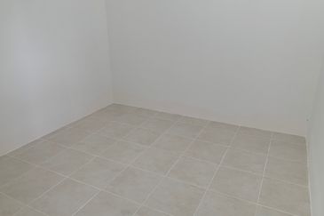 FREEHOLD 0 DOWNPAYMENT New 1 Storey TERRACE FULL LOAN 5min Mantin Town 