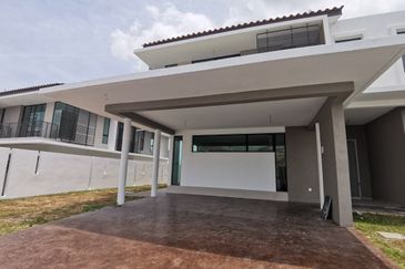 HILL TOP NEW SEMI D 2 Storey 0 DOWNPAYMENT Sungai Long Cheras SPCAIOUS LAYOUT 20min KL 