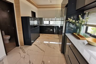 HILL TOP NEW SEMI D 2 Storey 0 DOWNPAYMENT Sungai Long Cheras SPCAIOUS LAYOUT 20min KL 