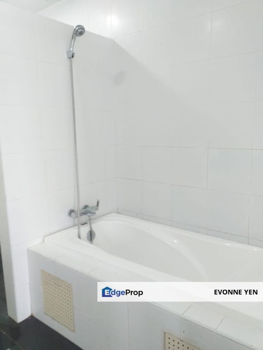 Encorp Strand Residence Big Studio Fully Furnished unit for Sale, Selangor, Kota Damansara