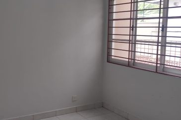 Mutiara Damansara 2 Storey Corner house for Sale, Gated and Guarded