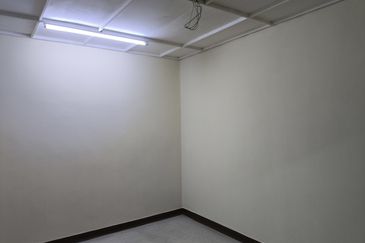 Taman Tun Dr Ismail 2nd Floor Shop Office For RENT