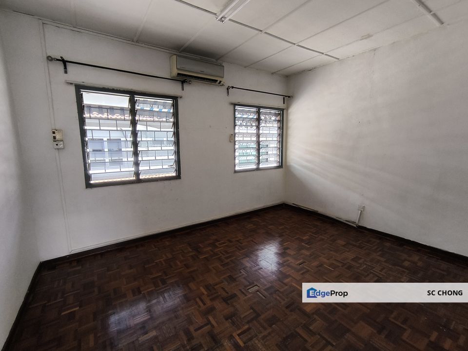 Taman Mayang SS 25 2 Storey Link House for Sale, Selangor, Petaling Jaya