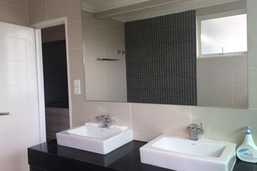 USJ Heights 24x80 2.5 Storeys 