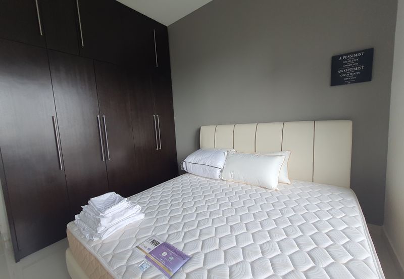 Pandora @ Tropicana Metropark