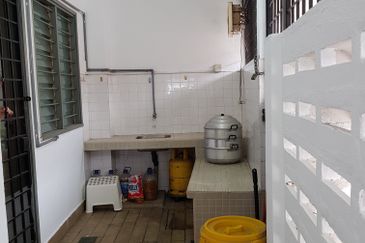 Single storey house in Sri Damansara SD 3