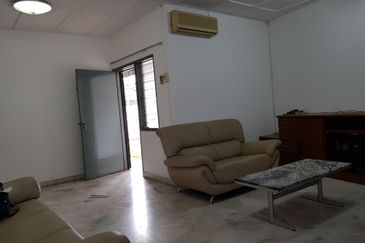 Single storey house in Sri Damansara SD 3