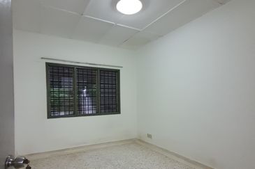 Single storey house in Sri Damansara SD 3