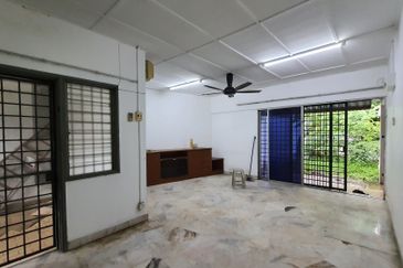 Single storey house in Sri Damansara SD 3
