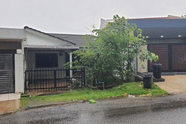 Single storey house in Sri Damansara SD 3