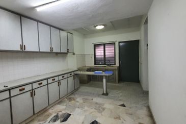 Single storey house in Sri Damansara SD 3