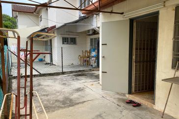 Jalan Putra Indah 9/10