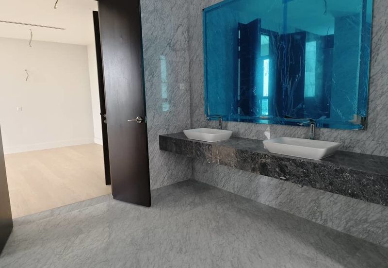 Beautiful unblocked KLCC/ PJ view condo